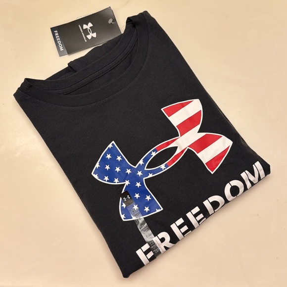 Under Armour Tops - Under Armour Women’s Patriot Flag Shirt